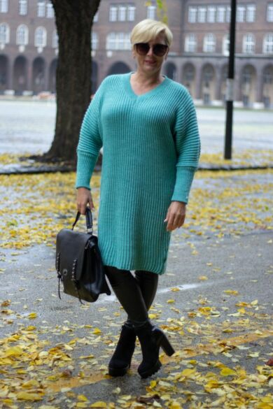 Tina türkizöld V nyakú, hosszított kötött pulóver