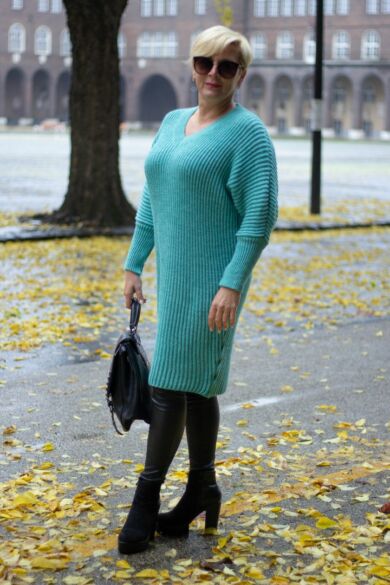 Tina türkizöld V nyakú, hosszított kötött pulóver