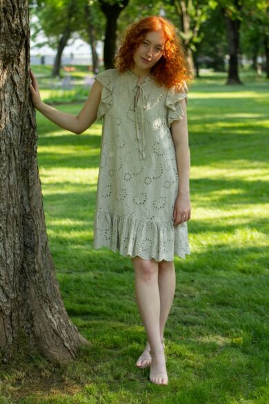 Bézs színű madeira csipke ruha