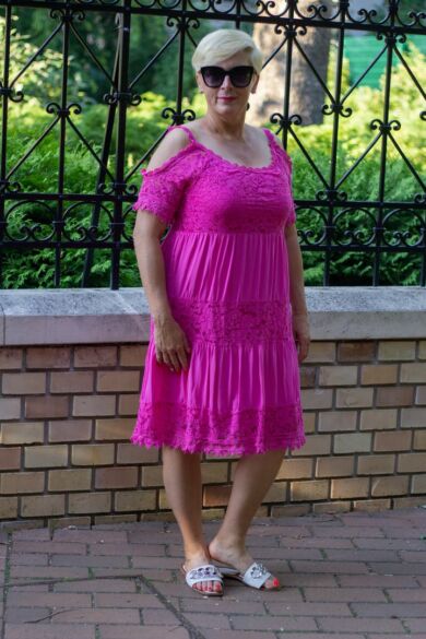 Bonita pink színű csipke ruha