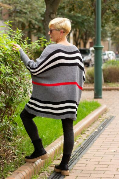 Laura szürke csíkos laza stílusú kötött pulcsi